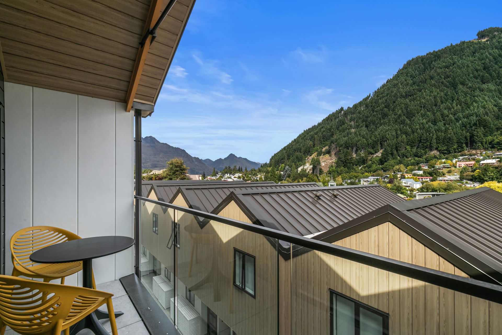 Central Queenstown Apt 13a - walk to town - Divine Property Management